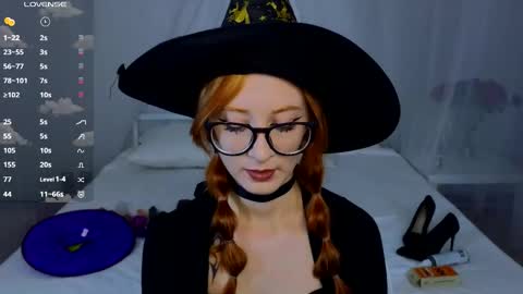 Snapshot of dark_lola_ chatting on 11-29-25, 01:52 Lola online show from 11-29-25, 01:52
