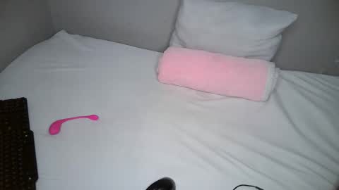 Snapshot of dark_lovly chatting on 10-28-25, 05:00 dark_lovly online show from 10-28-25, 05:00