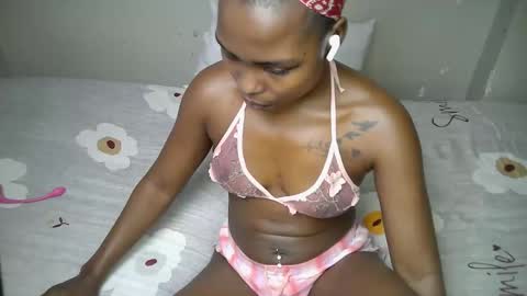 Snapshot of dark_lovly chatting on 11-17-25, 09:42 dark_lovly online show from 11-17-25, 09:42