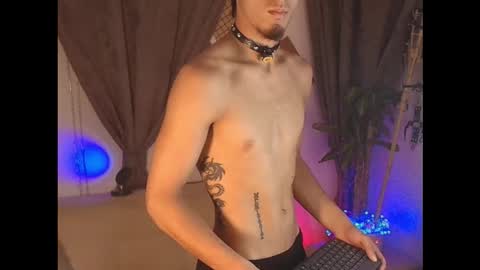 Snapshot of dark_rosse1 chatting on 01-11-26, 01:16 rosse online show from 01-11-26, 01:16