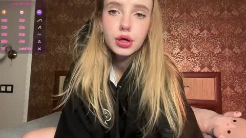 Snapshot of dark_side1213 chatting on 12-18-24, 11:30 Darkside online show from 12-18-24, 11:30