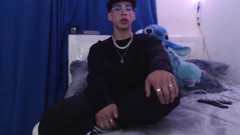 Snapshot of darkboy26_ chatting on 01-07-25, 01:59 Blake online show from 01-07-25, 01:59