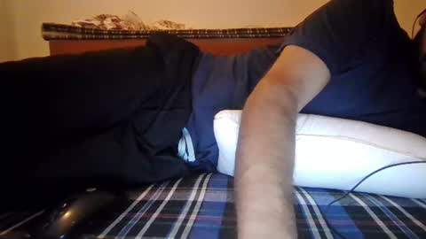 Snapshot of darkbud03 chatting on 06-11-26, 08:40 just a guy online show from 06-11-26, 08:40
