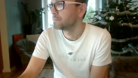 Snapshot of darkhaired34 chatting on 12-30-24, 07:37 darkhaired34 online show from 12-30-24, 07:37