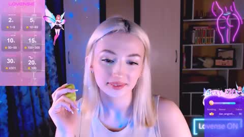 Snapshot of darklovebby chatting on 03-05-25, 12:27 Lana Jack and Tom online show from 03-05-25, 12:27