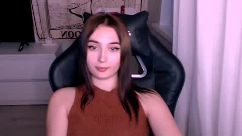 Snapshot of darklovebby chatting on 10-04-25, 11:52 Lana Jack and Tom online show from 10-04-25, 11:52