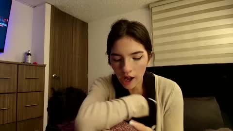 Snapshot of darkpleasuress chatting on 03-19-26, 09:35 darkpleasuress online show from 03-19-26, 09:35