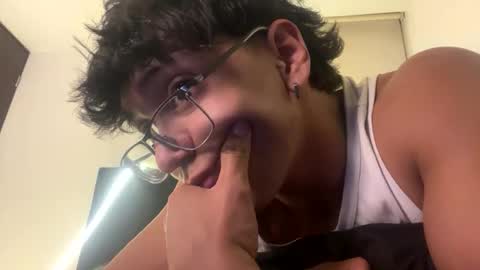 Snapshot of darkpleasuress chatting on 05-16-26, 08:00 darkpleasuress online show from 05-16-26, 08:00