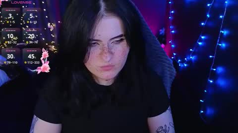 Snapshot of darksh1ne chatting on 12-13-25, 08:36 Shine online show from 12-13-25, 08:36