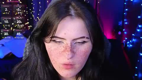 Snapshot of darksh1ne chatting on 12-17-25, 08:48 Shine online show from 12-17-25, 08:48