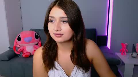 Snapshot of darksidelove_ chatting on 06-02-26, 04:20 Amelie online show from 06-02-26, 04:20