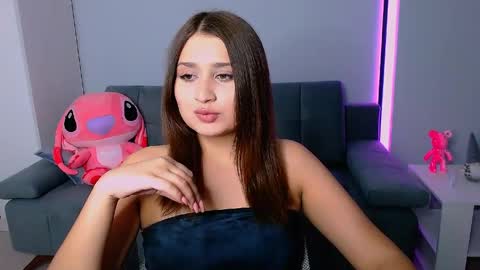 Snapshot of darksidelove_ chatting on 06-08-26, 04:07 Amelie online show from 06-08-26, 04:07