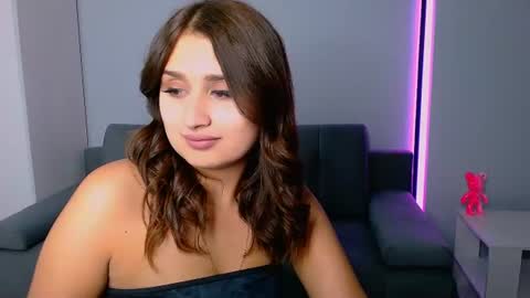 Snapshot of darksidelove_ chatting on 06-28-26, 04:02 Amelie online show from 06-28-26, 04:02