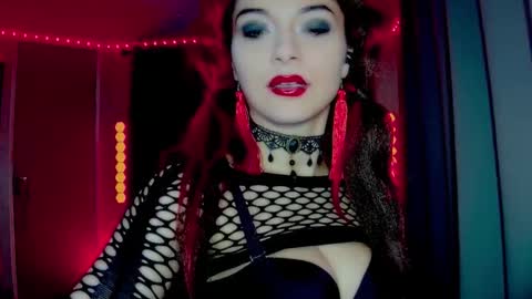 Snapshot of darkskullmistress chatting on 03-06-26, 02:41 roseredgoddess online show from 03-06-26, 02:41