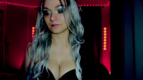 Snapshot of darkskullmistress chatting on 04-02-26, 02:31 roseredgoddess online show from 04-02-26, 02:31