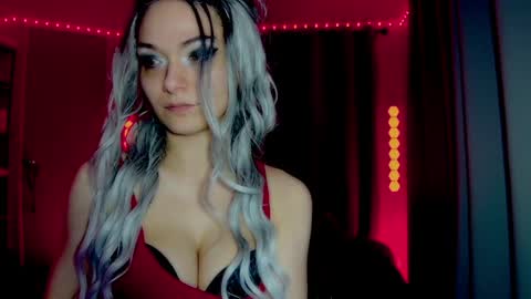 Snapshot of darkskullmistress chatting on 04-03-26, 03:15 roseredgoddess online show from 04-03-26, 03:15