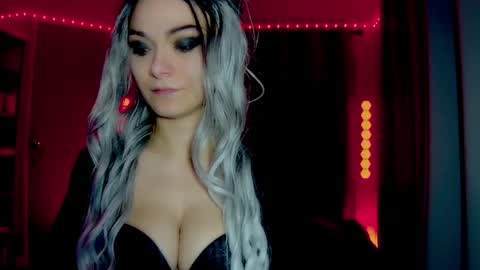 Snapshot of darkskullmistress chatting on 04-14-26, 02:50 roseredgoddess online show from 04-14-26, 02:50