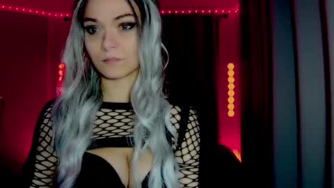 Snapshot of darkskullmistress chatting on 04-15-26, 02:29 roseredgoddess online show from 04-15-26, 02:29