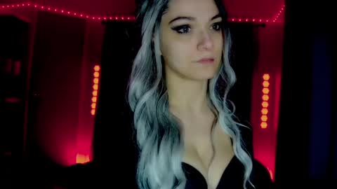 Snapshot of darkskullmistress chatting on 04-21-26, 02:48 roseredgoddess online show from 04-21-26, 02:48