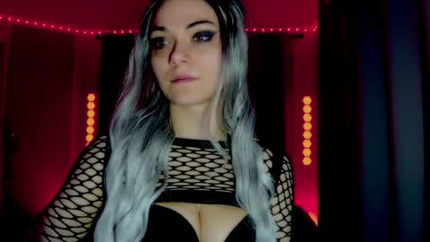 Snapshot of darkskullmistress chatting on 04-22-26, 02:36 roseredgoddess online show from 04-22-26, 02:36