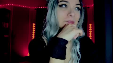 Snapshot of darkskullmistress chatting on 04-24-26, 02:47 roseredgoddess online show from 04-24-26, 02:47