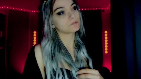 Snapshot of darkskullmistress chatting on 04-25-26, 03:42 roseredgoddess online show from 04-25-26, 03:42