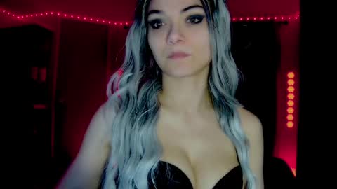 Snapshot of darkskullmistress chatting on 05-01-26, 03:00 roseredgoddess online show from 05-01-26, 03:00