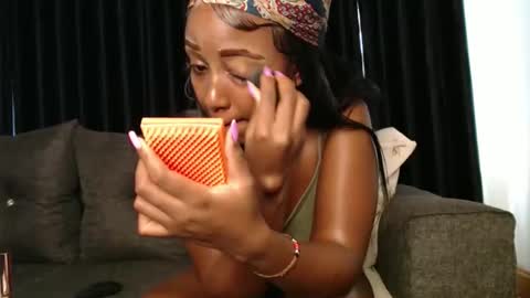 Snapshot of darktanqueen chatting on 09-26-25, 05:55 darktanqueen online show from 09-26-25, 05:55