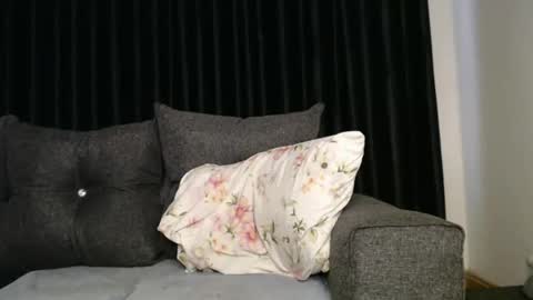 Snapshot of darktanqueen chatting on 10-25-25, 03:36 darktanqueen online show from 10-25-25, 03:36