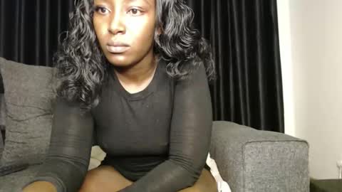 Snapshot of darktanqueen chatting on 12-01-25, 03:11 darktanqueen online show from 12-01-25, 03:11