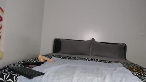 Snapshot of darktanqueen chatting on 12-21-25, 04:52 darktanqueen online show from 12-21-25, 04:52