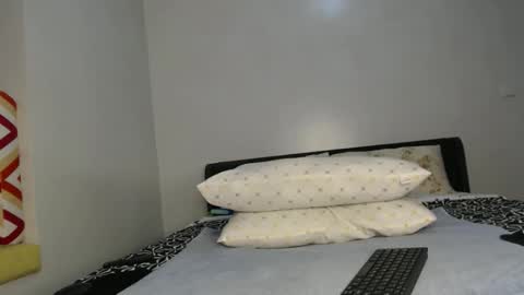 Snapshot of darktanqueen chatting on 12-23-25, 05:16 darktanqueen online show from 12-23-25, 05:16