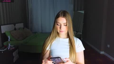 Snapshot of darlina_ryan chatting on 12-14-25, 04:34 Darlina online show from 12-14-25, 04:34