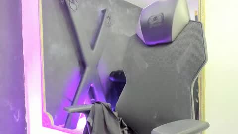 Darling online show from 11-30-25, 02:43