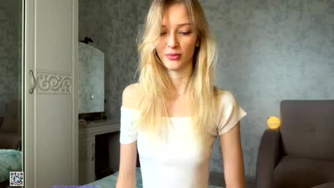 Snapshot of darlingdarinka chatting on 10-13-25, 08:36 D online show from 10-13-25, 08:36