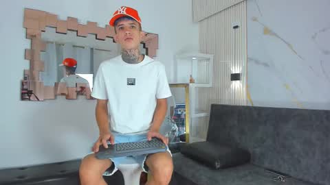 Snapshot of darwin_ggh chatting on 11-19-25, 07:08 darwin_ggh online show from 11-19-25, 07:08