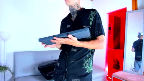 Snapshot of darwin_ggh chatting on 12-14-25, 07:47 darwin_ggh online show from 12-14-25, 07:47