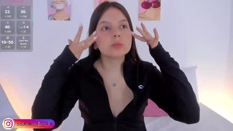 Snapshot of dashanovikov chatting on 11-23-25, 12:38 Dasha online show from 11-23-25, 12:38