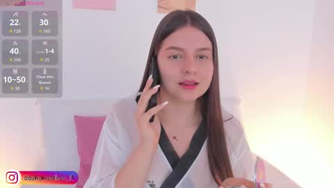 Snapshot of dashanovikov chatting on 12-18-25, 12:33 Dasha online show from 12-18-25, 12:33