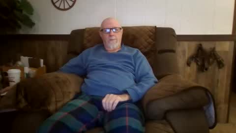 Snapshot of dave571960 chatting on 11-27-25, 11:45 dave571960 online show from 11-27-25, 11:45