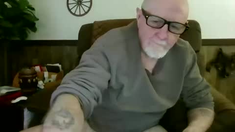 Snapshot of dave571960 chatting on 05-14-26, 10:49 dave571960 online show from 05-14-26, 10:49