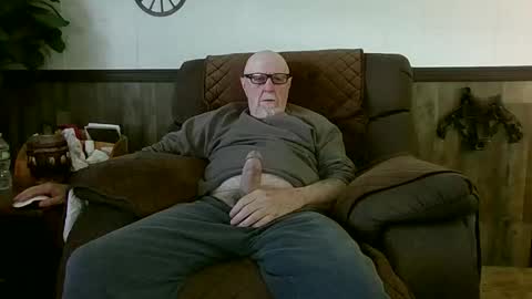 Snapshot of dave571960 chatting on 05-17-26, 10:33 dave571960 online show from 05-17-26, 10:33