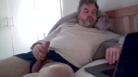 Snapshot of davenotts27179 chatting on 02-28-26, 08:26 Dave notts online show from 02-28-26, 08:26