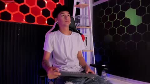 David online show from 04-17-26, 01:25