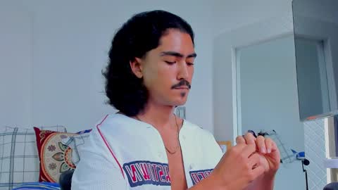 Snapshot of david_johnson372 chatting on 09-18-25, 01:24 Hey im David that loves to explore and speak their fantasies. Very open talktative and nice. Feel free to chat with me online show from 09-18-25, 01:24