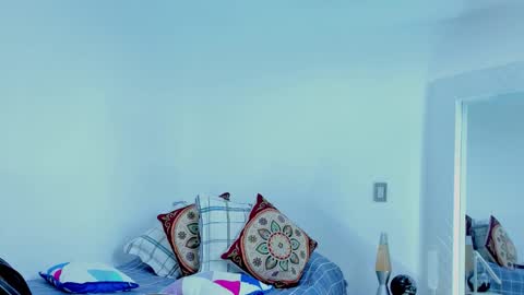 Snapshot of david_johnson372 chatting on 11-17-25, 12:00 Hey im David that loves to explore and speak their fantasies. Very open talktative and nice. Feel free to chat with me online show from 11-17-25, 12:00