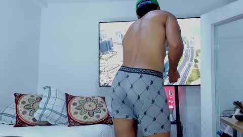 Snapshot of david_johnson372 chatting on 02-06-26, 01:32 Hey im David that loves to explore and speak their fantasies. Very open talktative and nice. Feel free to chat with me online show from 02-06-26, 01:32