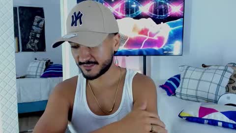 Snapshot of david_johnson372 chatting on 03-03-26, 01:23 Hey im David that loves to explore and speak their fantasies. Very open talktative and nice. Feel free to chat with me online show from 03-03-26, 01:23