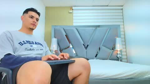 david_victoriaa online show from 04-11-26, 01:04