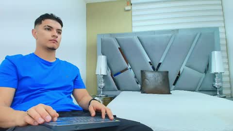 david_victoriaa online show from 04-18-26, 01:04